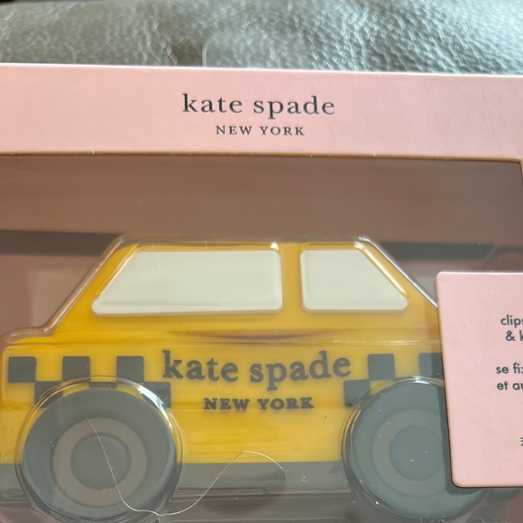 Kate Spade New York on a roll silicone taxi AirPods Pro case - Picture 6 of 7